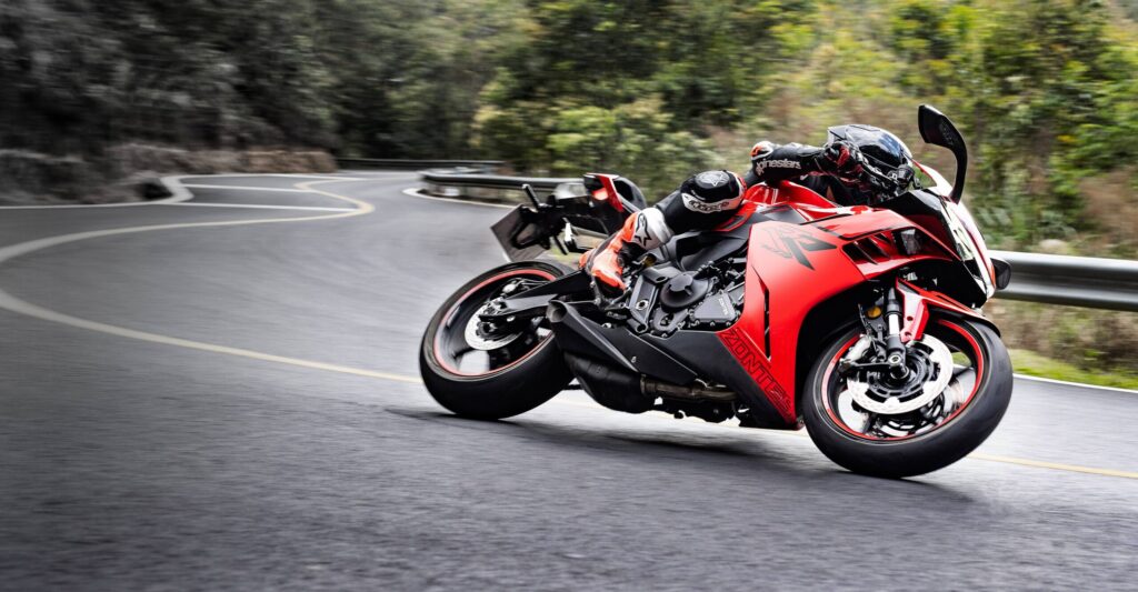 Zontes 703RR ETC – китайският суперспорт получава електроника от висок клас